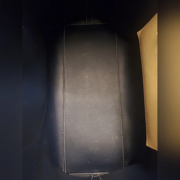 🤎 Authentic Tory Burch Leather Perforated Logo Tote - Picture 5 of 9